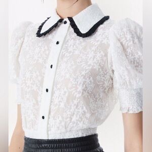 alice + olivia tamra embroidered blouse in white/black